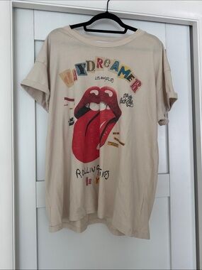 Daydreamer Cream Graphic Rolling Stones Tee with Red Tongue Print